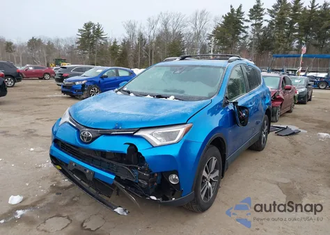 2017 Toyota Rav4 Xle z USA, uszkodzony, nr VIN JTMRFREV8HJ108192